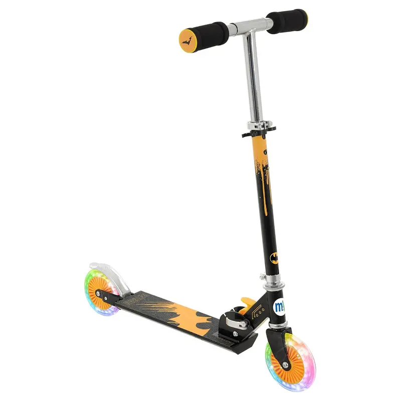 Batman Folding In-Line Scooter With Light Up Wheels 1